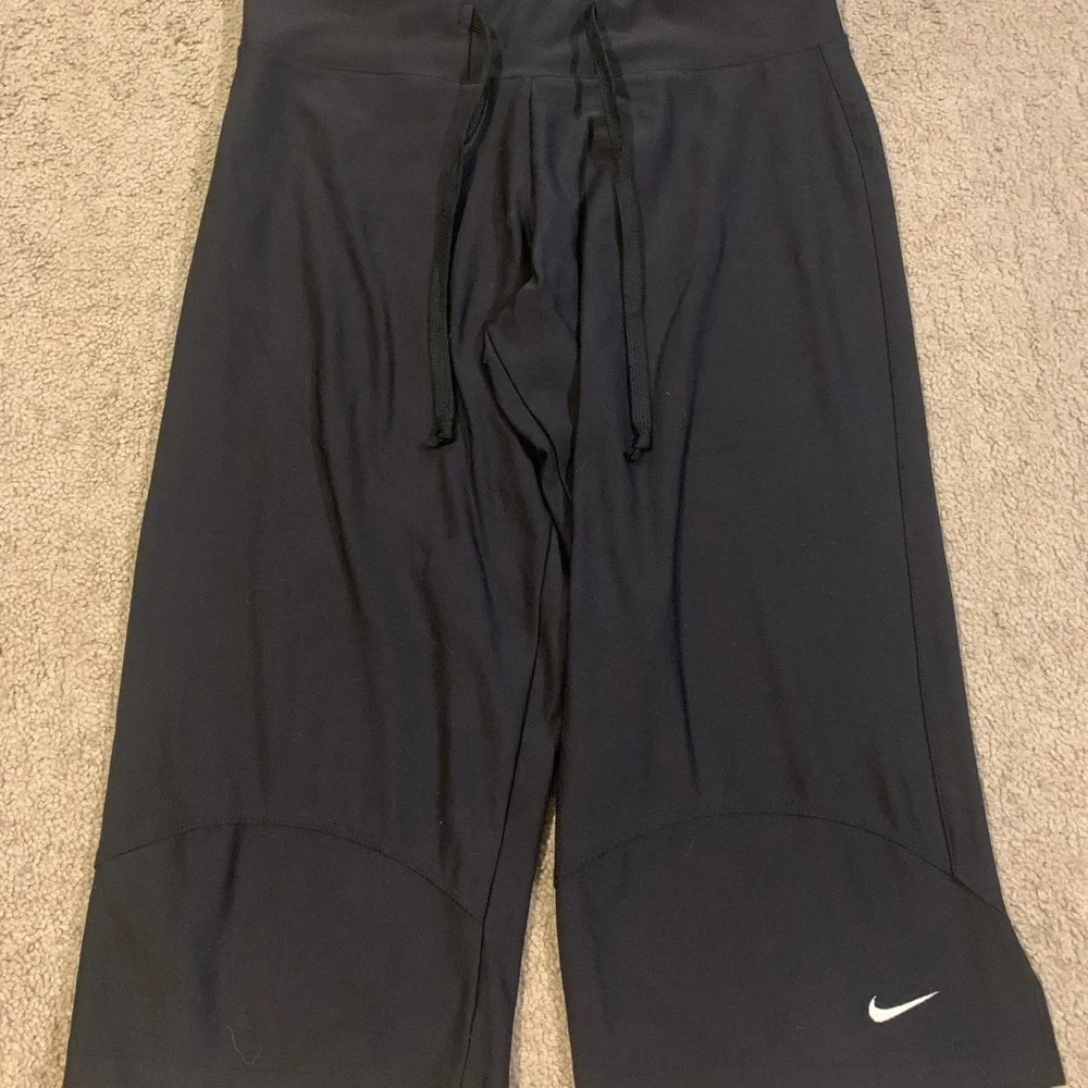 Nike black crop yoga’s small - Picture 3 of 10